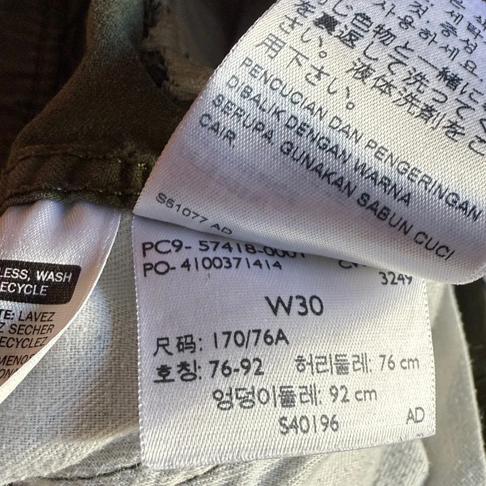 Levi’s Green Cargo Shorts Size 30